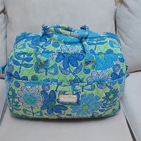Vera Bradley Grand Traveler Tote / Duffel In Doodle Daisy Pattern - Picture 3 of 17